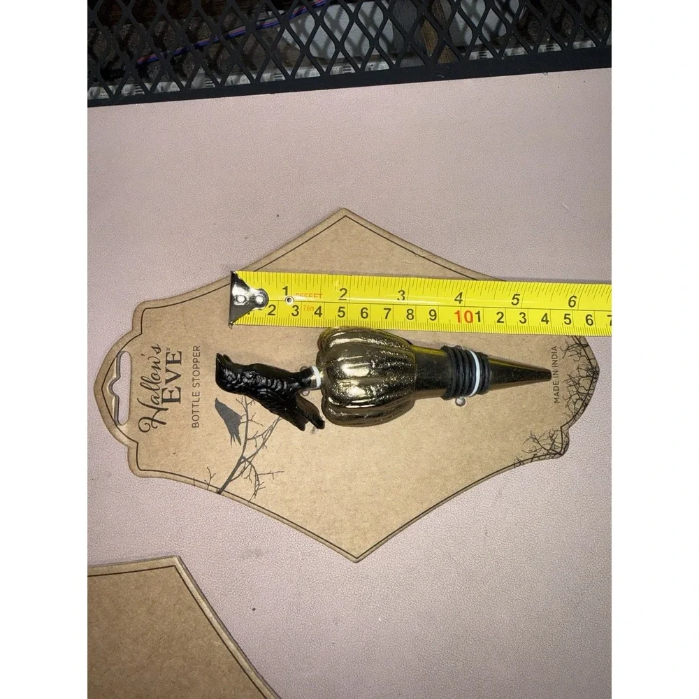 Hallow's Eve Halloween Bottle Stopper Crow on Gold Pumpkin‎ Wine Bar Decor